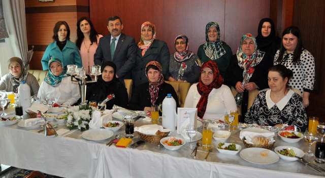 Karabacak kadın personelini unutmadı