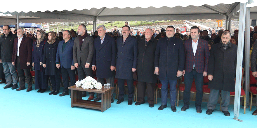 Yüzme havuzunda geleceğin şampiyonları yetişecek