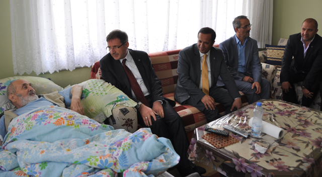Şeker ve Toltar'dan hasta ziyareti