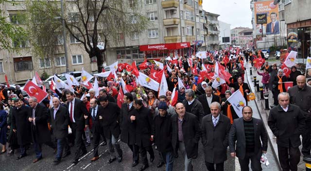 Darıca’da Ak kadınların yürüyüşü