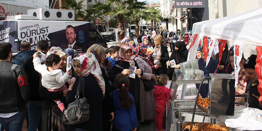 Saadet lokma dağıttı