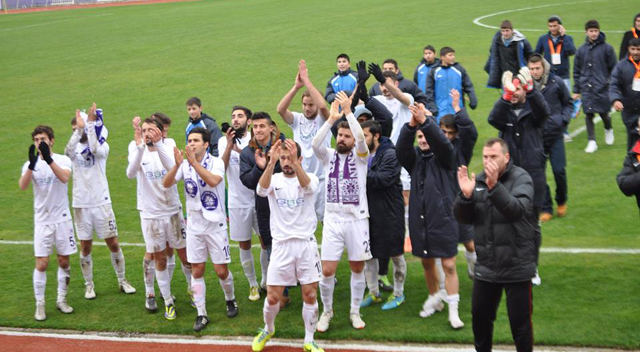 YÜREKLERİYLE OYNADILAR