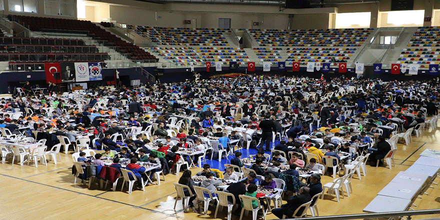 Okullar arası satranç turnuvası heyecanı yaşanıyor