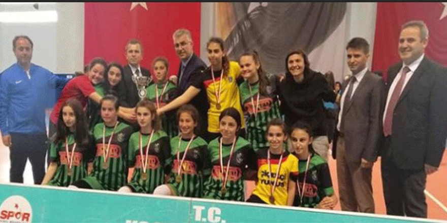 Adem Başoğlu Ortaokulu şampiyon