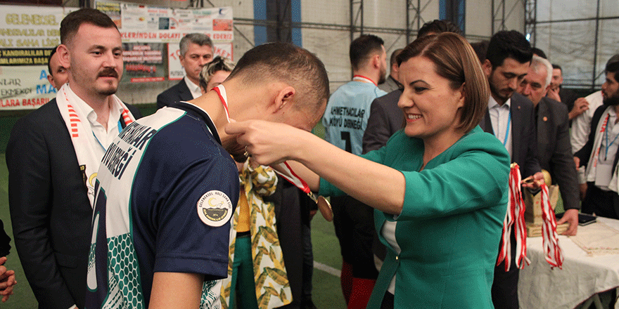 Halı Saha Şampiyonu kupasını Hürriyet’in elinden aldı