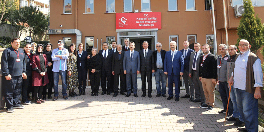 Vali Aksoy ve Başkan Köşker’den Huzur Evi ziyareti