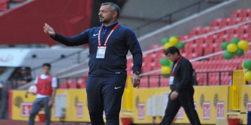 ÖZGÜR VURUR RÜZGARI ESİYOR