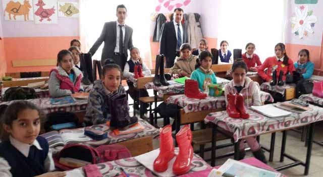 Ümit Hoca Van’a yardım köprüsü oldu