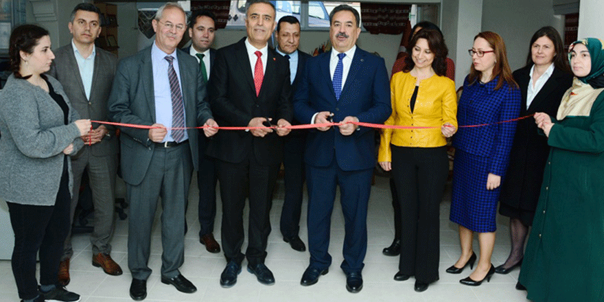 İKTAV Kütüphanesi Gebze'de açıldı