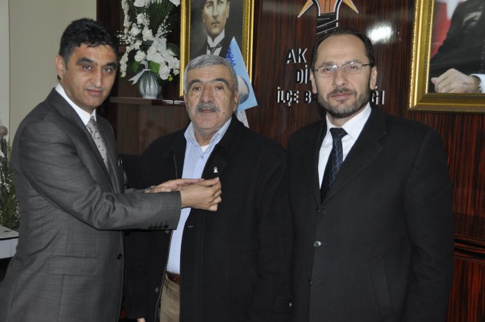 AKP'ye bir destekte eski siyasetçiden