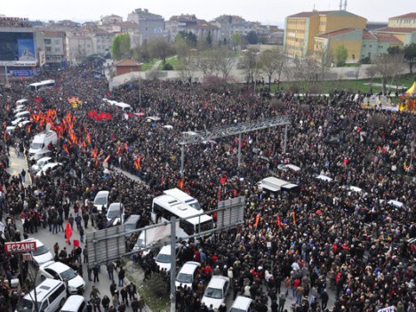 Berkin Elvan son yolculuğuna uğurlanıyor