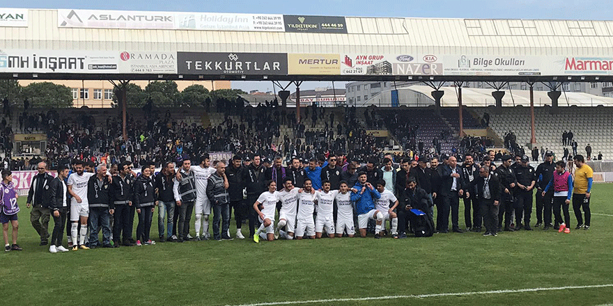 GEBZESPOR POLİSLERİ KUCAKLADI