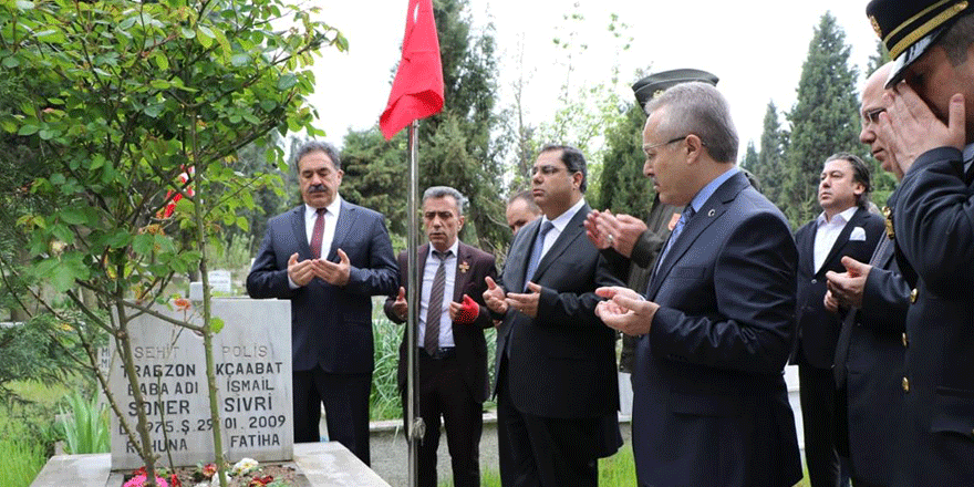 Kaymakam Güler şehitlikteki törene katıldı