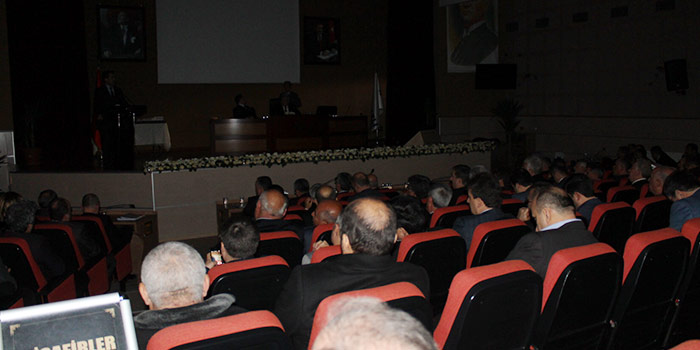 Karaosmanoğlu vedalaştı meclis karanlığa gömüldü