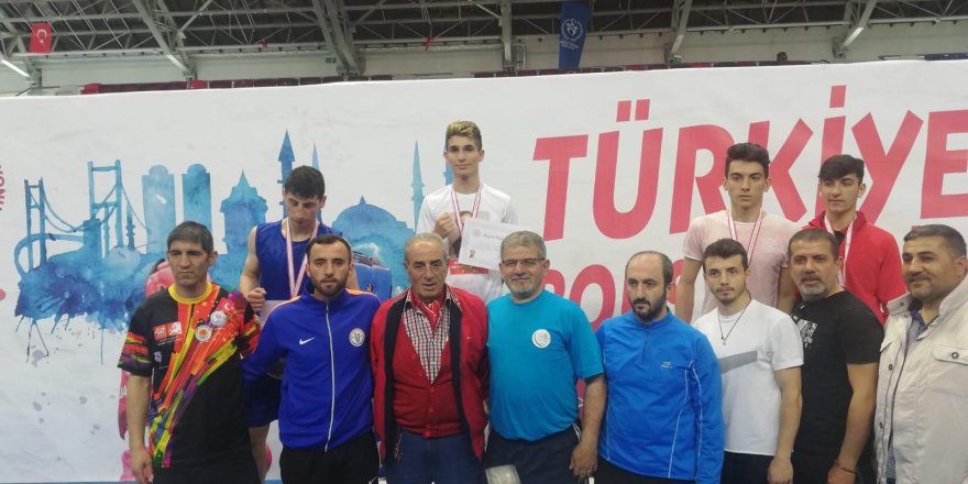 Şampiyon öğrenci şehit öğretmeni unutmadı