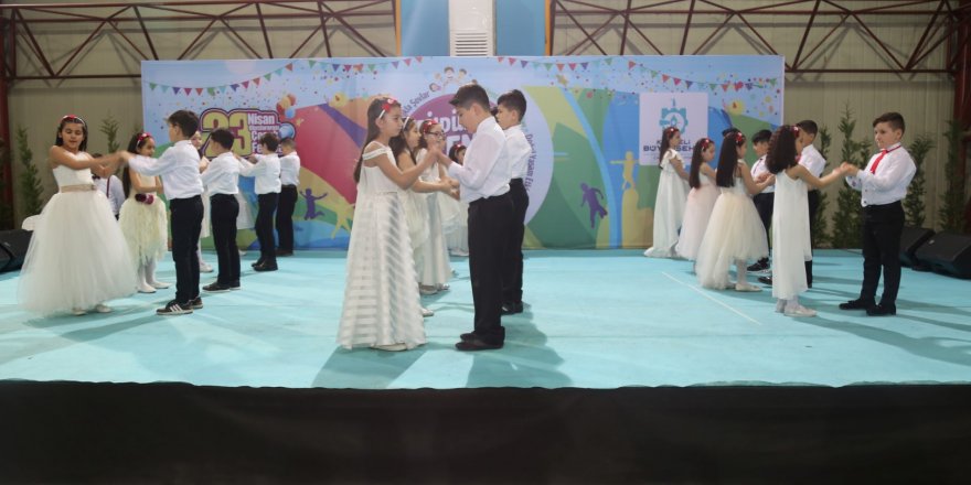 Büyükşehir’in 23 Nisan Uluslararası Çocuk Festivali 2. Gününde coşkuyla devam etti