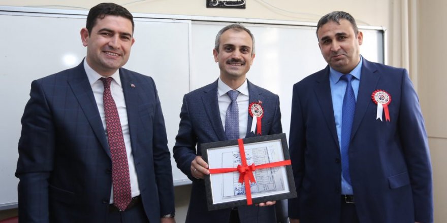 ÇAYIROVA: Başkan Çiftçi’ye diploma sürprizi