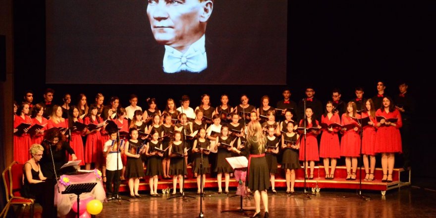 110 çocuk muhteşem bir geceye imza attı