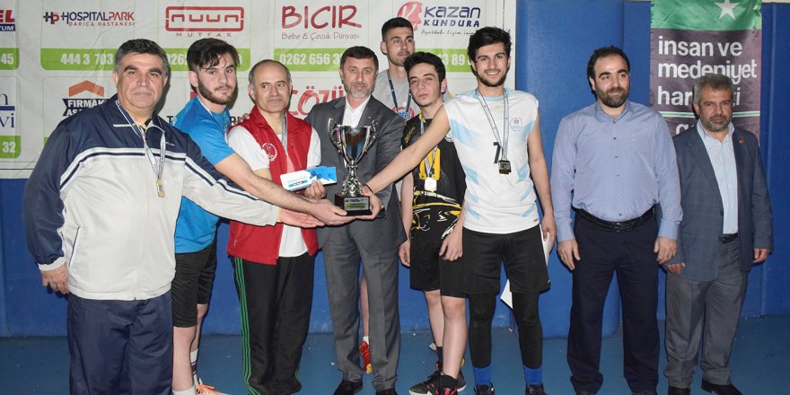 FİLENİN ŞAMPİYONU İNSANA HİZMET