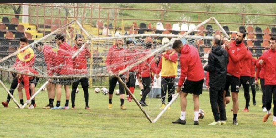 Gölcük İstanbul’da kampa giriyor
