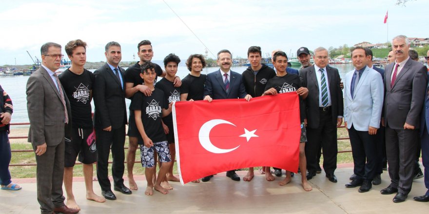 Samsun’a kürek çeken gençler Kandıra’ya ulaştı