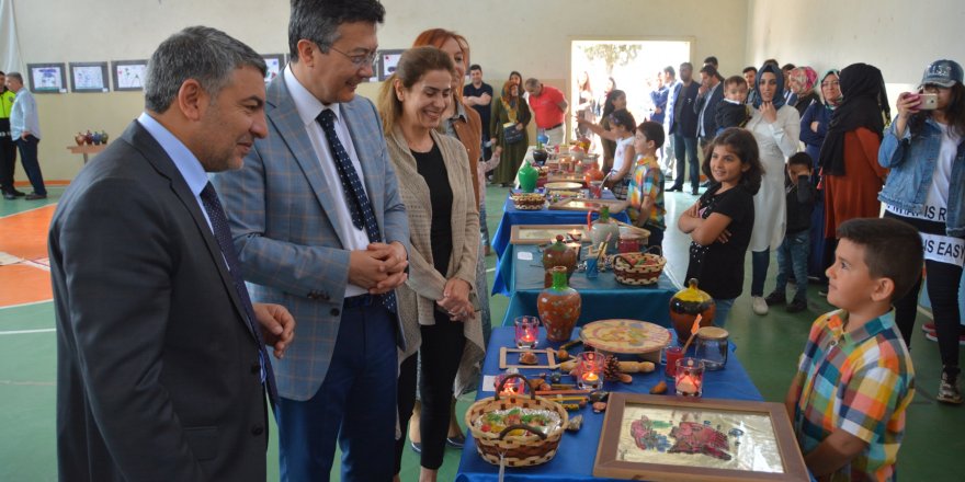 Başkan Şayir, Öğrencilerin Sergisini Gezdi