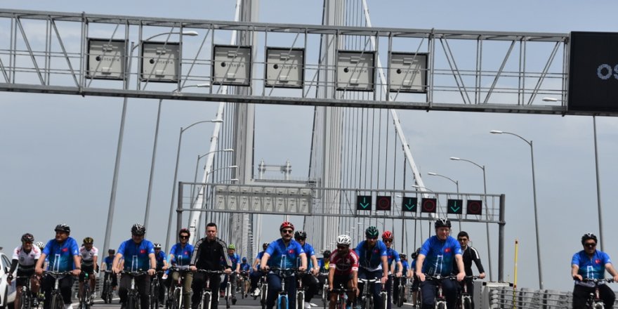 Bisikletle Osmangazi Köprüsü'nden geçtiler