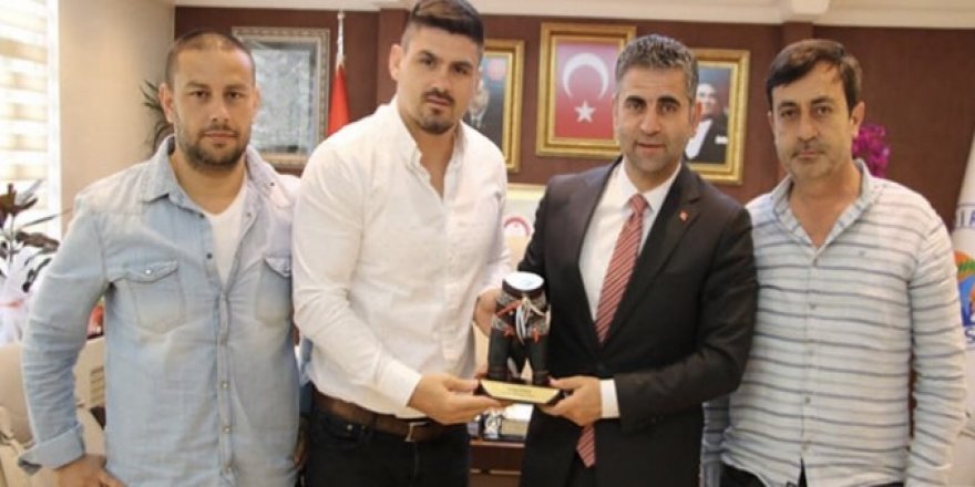 Başpehlivan’dan Başkana ziyaret