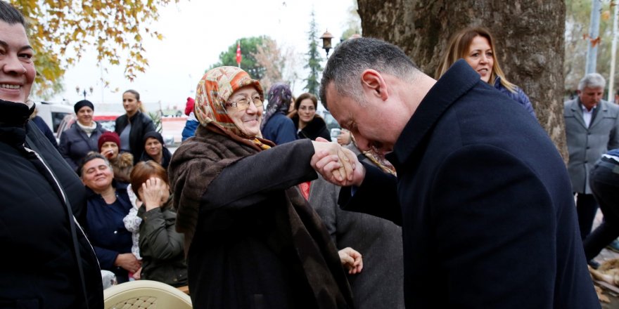 Büyükakın Anneler Gününü kutladı