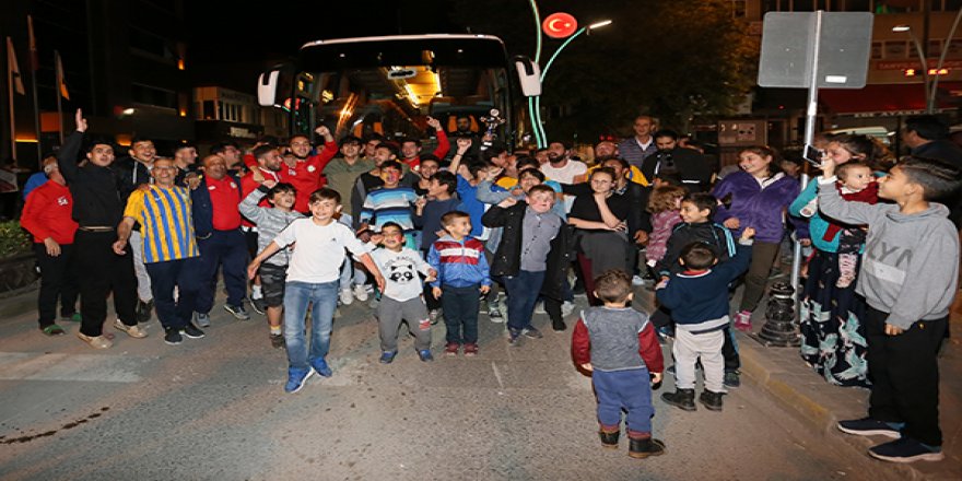 Şampiyon coşkuyla karşılandı