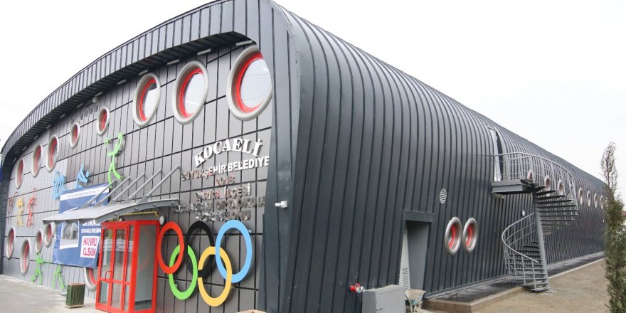 Orhangazi Spor Salonu’nun dış cephesi belirginleşti