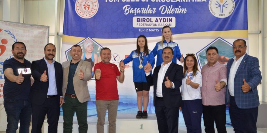 Özel yüzücü Firuze milli takımda