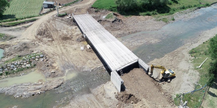 Köprüde tabliye imalatına başlandı