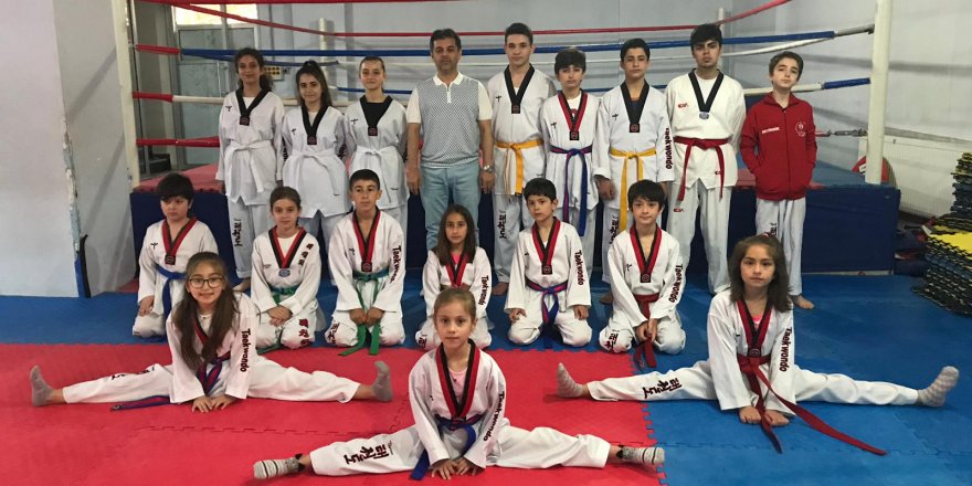 Sevindikspor Kuşak Atladı