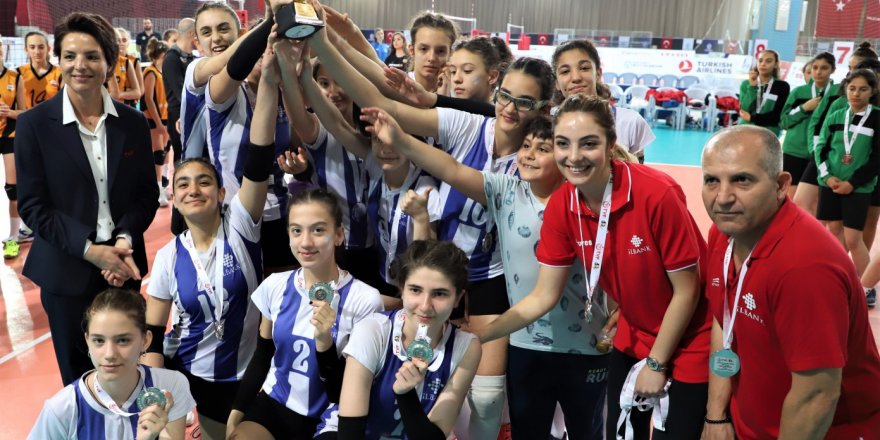 Voleybol Midiler Türkiye Şampiyonası’nın kazananları belli oldu
