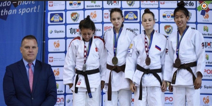 Milliler Polonya’dan iki gümüş çıkarttı