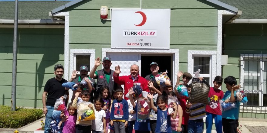 Yetim ve muhtaç çocuklar sevindirildi