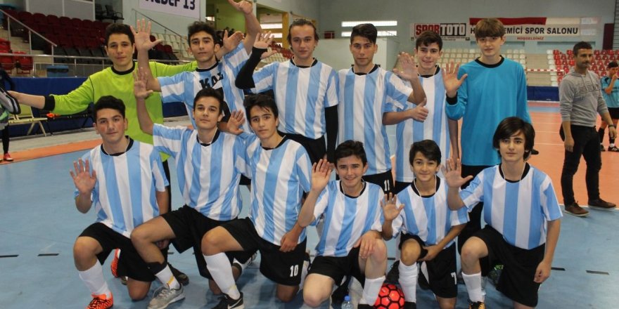 Erkek Futsal’da gözler finalde…