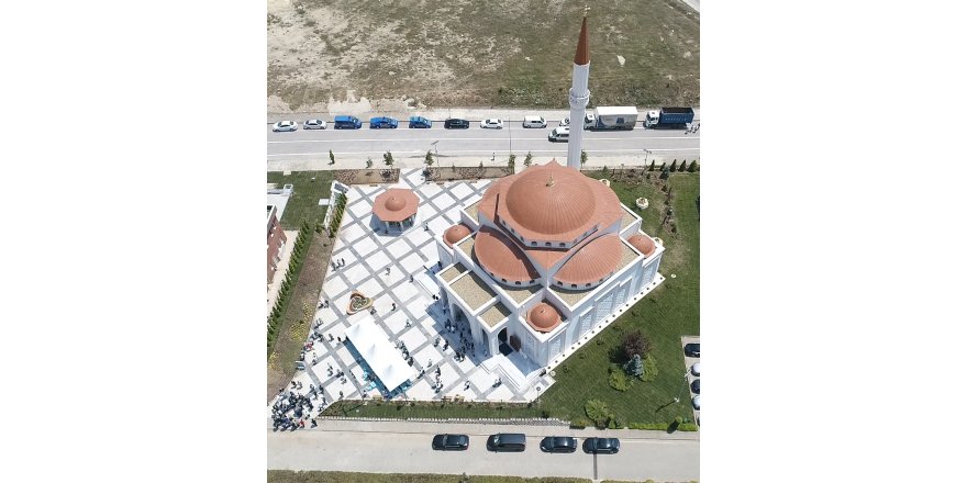 Dünyaca ünlü sanatçılar  GEBKİM Camii’ne imza attılar