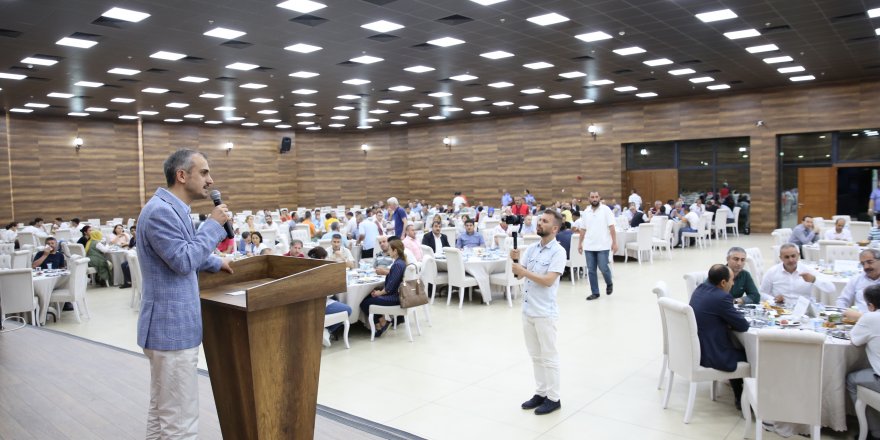 Çiftçi, personelle iftarda buluştu