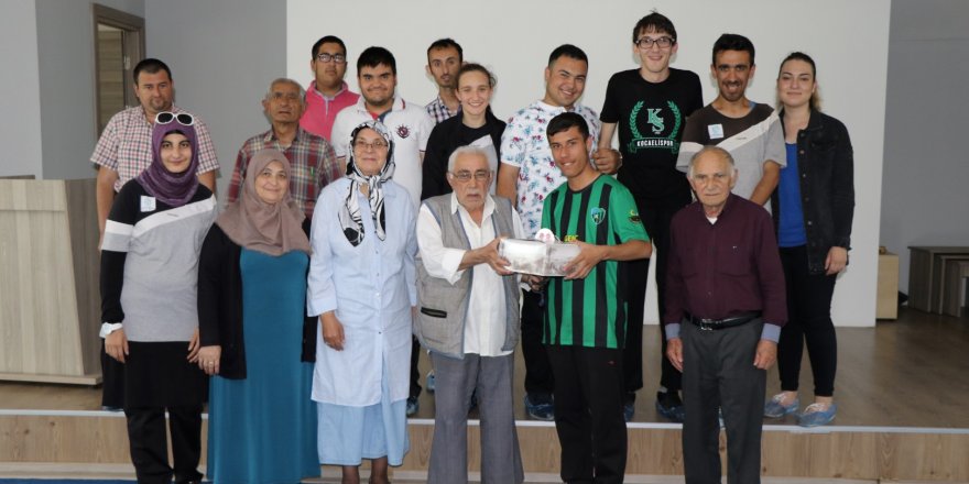 Özel öğrencilerden anlamlı bayramlaşma