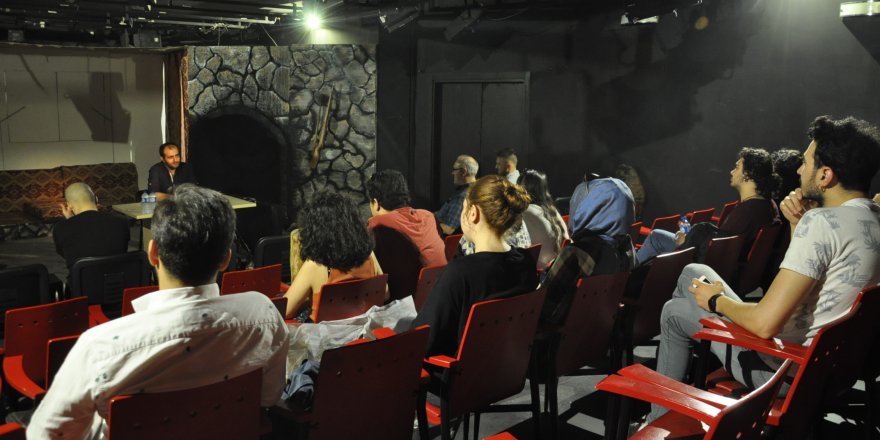 Hayâlî ile Karagöz oyunu söyleşisi