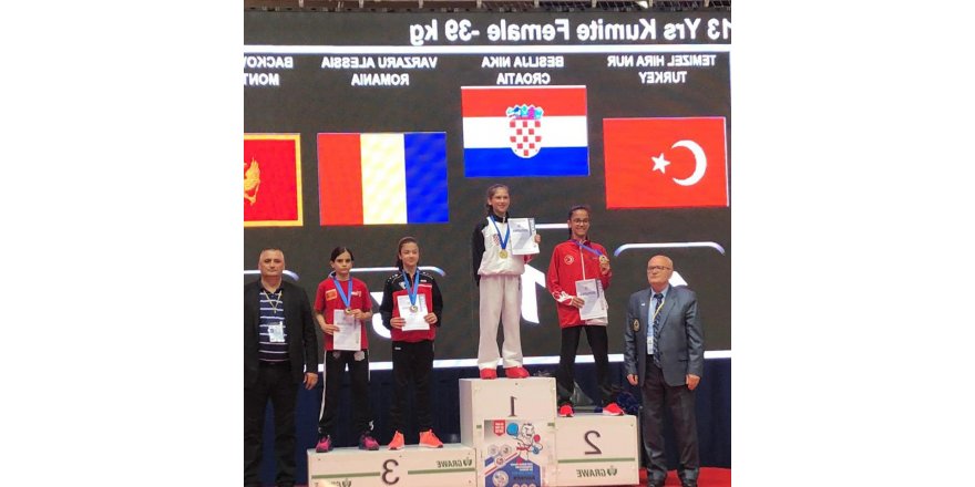 Kağıtsporlu minik karateciler umut verdi