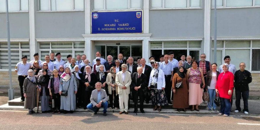 Jandarma huzurevi sakinlerini ağırladı
