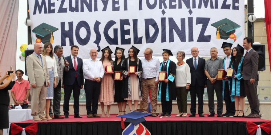 Darıca Final Okulları’ndan mezuniyet gecesi