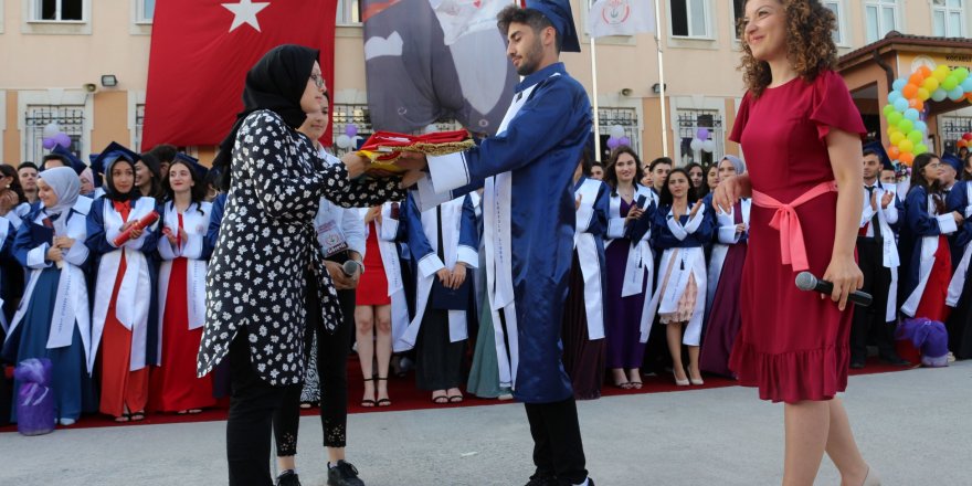 Ertuğrul Kurdoğlu Anadolu Lisesi’nde mezuniyet töreni