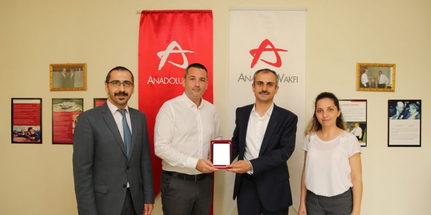 Çocuklara Ziyaret,  Anadolu Vakfı’na Plaket