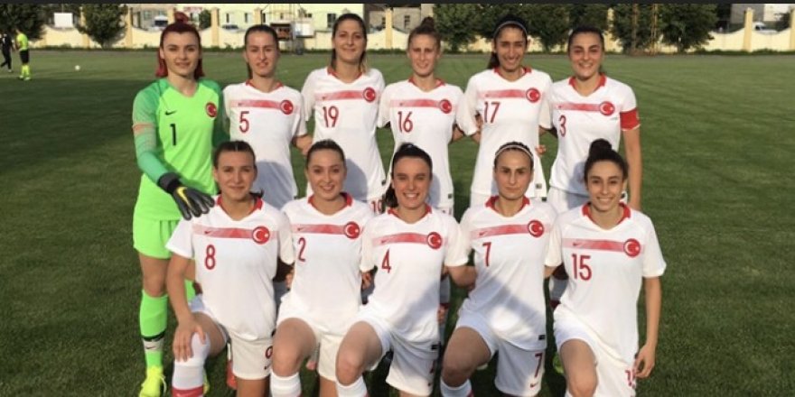 Medine Milli takımda forma giydi