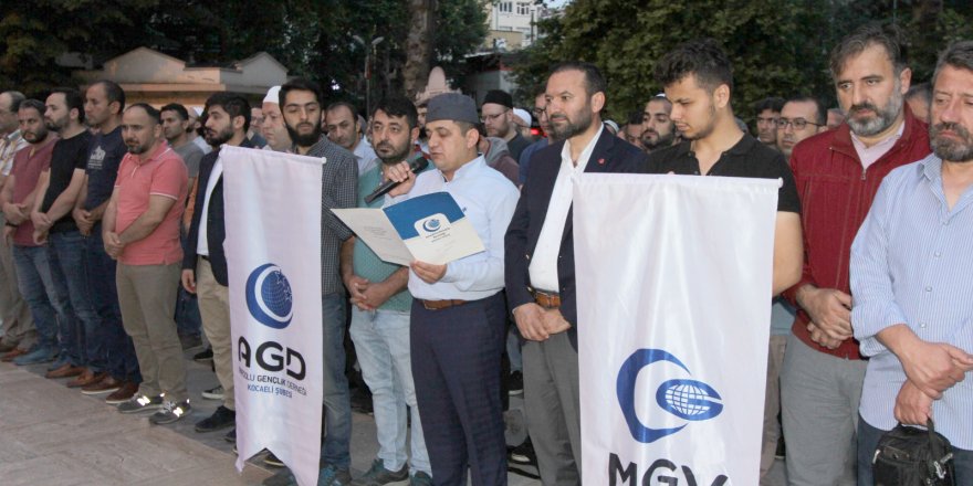 Mursi için gıyabi cenaze namazı kıldılar