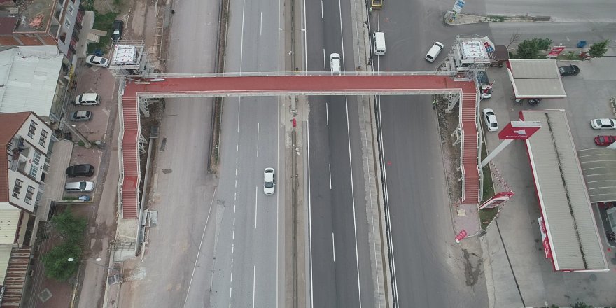 Köprülü Kavşağa üst geçit yapıldı